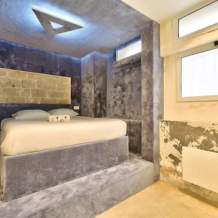 Appartamento Centre, St Lazare Station, Metro, Theatre Mogador, Casino De Paris, Trianon, Moulin Rouge, Sacre Coeur, Galeries Lafayette, From 1 To 4 Guests *