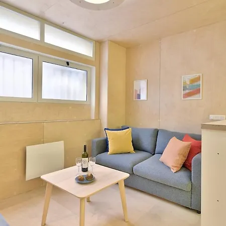 Centre, St Lazare Station, Metro, Theatre Mogador, Casino De Paris, Trianon, Moulin Rouge, Sacre Coeur, Galeries Lafayette, From 1 To 4 Guests Appartement