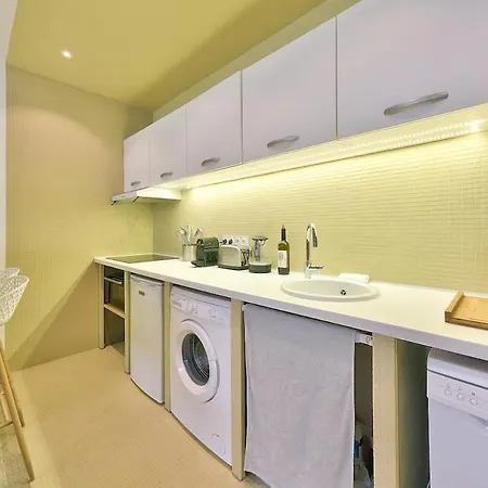 Appartement Centre, St Lazare Station, Metro, Theatre Mogador, Casino De Paris, Trianon, Moulin Rouge, Sacre Coeur, Galeries Lafayette, From 1 To 4 Guests