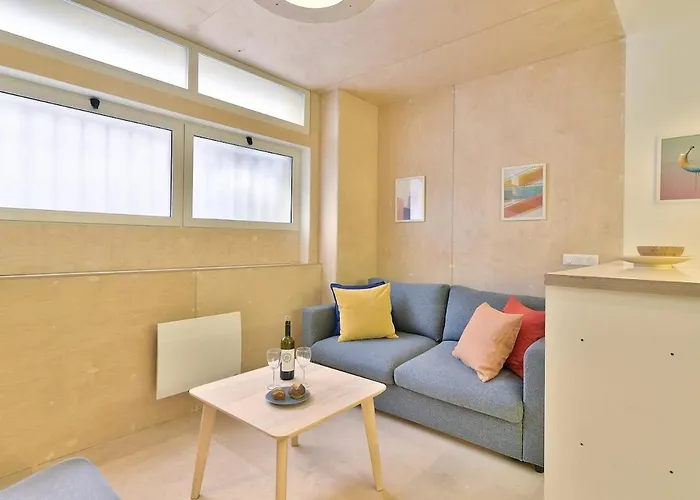 Centre, St Lazare Station, Metro, Theatre Mogador, Casino De Paris, Trianon, Moulin Rouge, Sacre Coeur, Galeries Lafayette, From 1 To 4 Guests Appartement