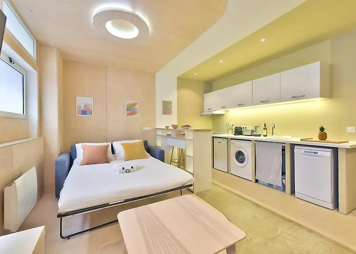 Centre, St Lazare Station, Metro, Theatre Mogador, Casino De Paris, Trianon, Moulin Rouge, Sacre Coeur, Galeries Lafayette, From 1 To 4 Guests