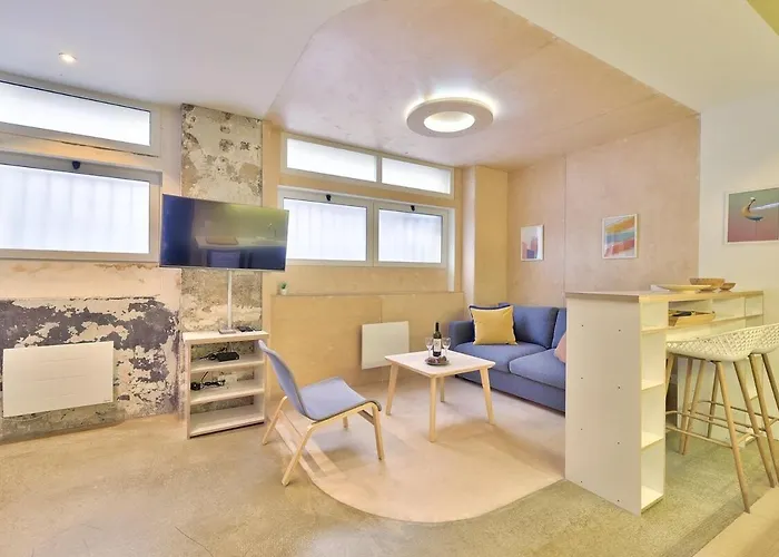 Centre, St Lazare Station, Metro, Theatre Mogador, Casino De Paris, Trianon, Moulin Rouge, Sacre Coeur, Galeries Lafayette, From 1 To 4 Guests