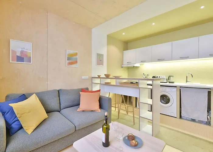 Centre, St Lazare Station, Metro, Theatre Mogador, Casino De Paris, Trianon, Moulin Rouge, Sacre Coeur, Galeries Lafayette, From 1 To 4 Guests Appartement *