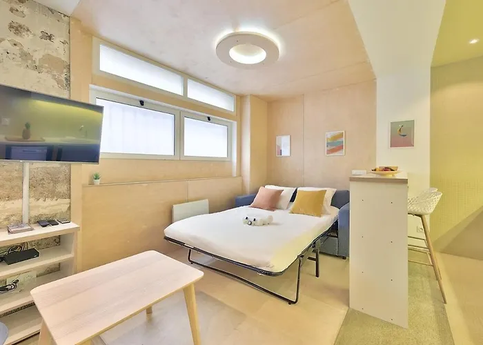 Appartement Centre, St Lazare Station, Metro, Theatre Mogador, Casino De Paris, Trianon, Moulin Rouge, Sacre Coeur, Galeries Lafayette, From 1 To 4 Guests *