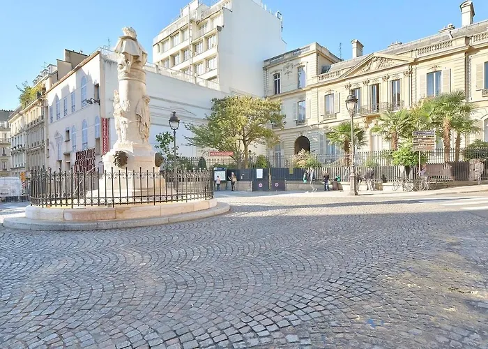 Appartement Centre, St Lazare Station, Metro, Theatre Mogador, Casino De Paris, Trianon, Moulin Rouge, Sacre Coeur, Galeries Lafayette, From 1 To 4 Guests
