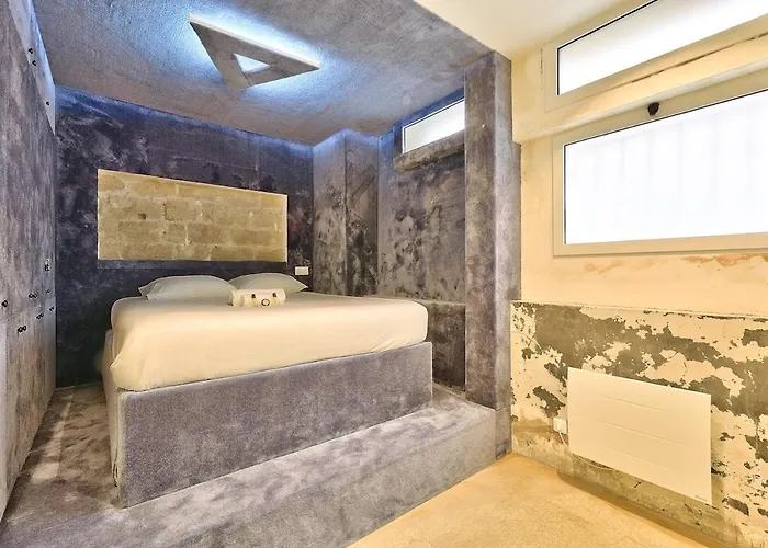 Appartement Centre, St Lazare Station, Metro, Theatre Mogador, Casino De Paris, Trianon, Moulin Rouge, Sacre Coeur, Galeries Lafayette, From 1 To 4 Guests *